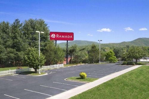 Ramada by Wyndham Asheville Southeast image 16